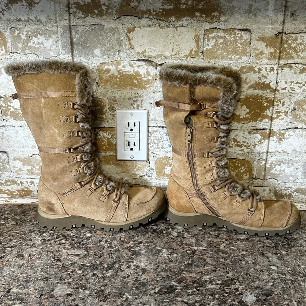 Skechers Winter Boots Womens 9 Tan Good Suede Faux Fur Lace Up Zip 45419